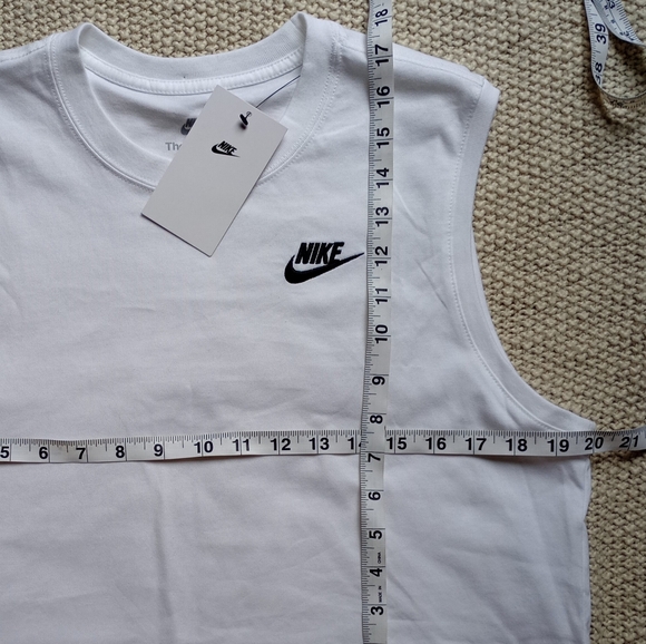 Nike Workout Tee - Picture 4 of 8